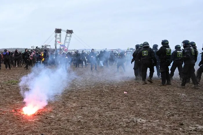 Die Polizei sprach von 10.000 Teilnehmern, die Veranstalter schätzten die Zahl auf 35.000