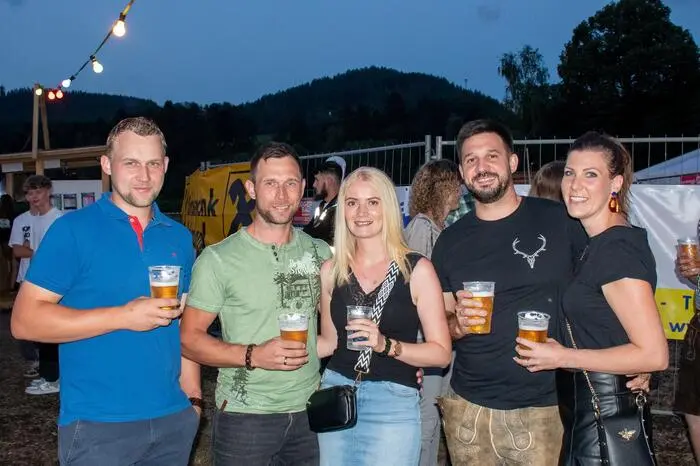 Für die musikalische Unterhaltung sorgten die Hafendorfer im Bierzelt mit mitreißenden Klängen.