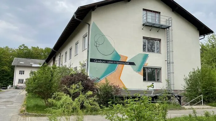 40 Erwachsene und 20 Kinder leben hier, in der ehemaligen Kaserne in Fehring.
