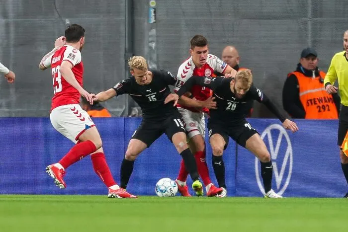 Marco Grüll (links): 2 Ein durchschnittliches Debüt des Rapidlers in der Nationalmannschaft. Seine internationale Unerfahrenheit blitzte immer wieder auf. Von ihm kam offensiv nicht viel.