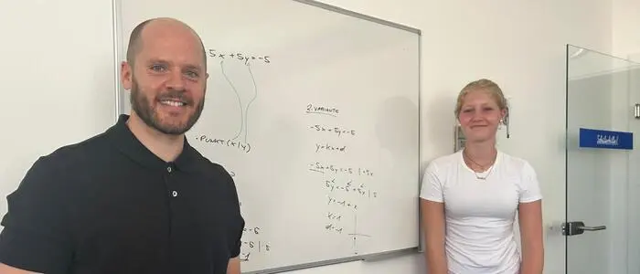 Anna Wabnegg ist seit dem Frühjahr Nachhilfeschülerin der Schülerhilfe Deutschlandsberg. Im Sommer holt sie bei Nachhilfelehrer Patrick Rappold den Mathematikstoff nach