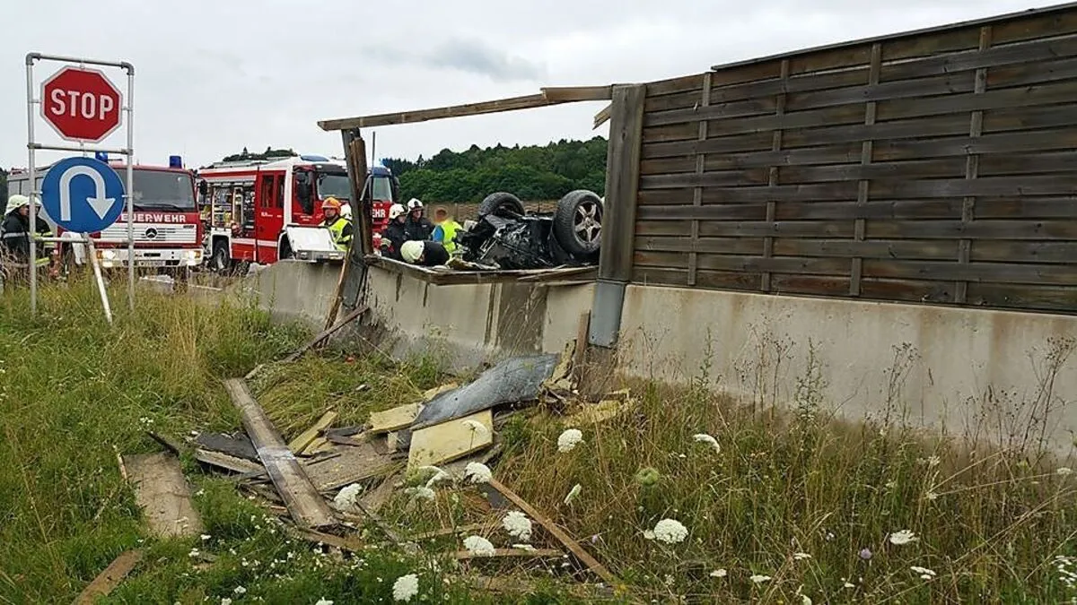 Spektakulärer Unfall auf der A2