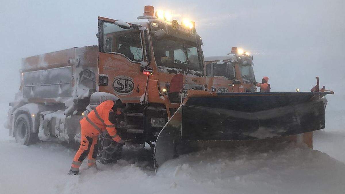 Gerade im Winter sind die Mannschaften der Straßenmeisterei Leoben mit den Außenstellen am Präbichl und Wald am Schoberpass gefragt