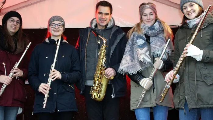 Der Auftakt erfolgte großártig durch Edgar Unterkirchner und seine Christmas Flutes mit Anna Klade, Jennifer Hafner, Anna Maria Kienleitner und Selina Fritzl