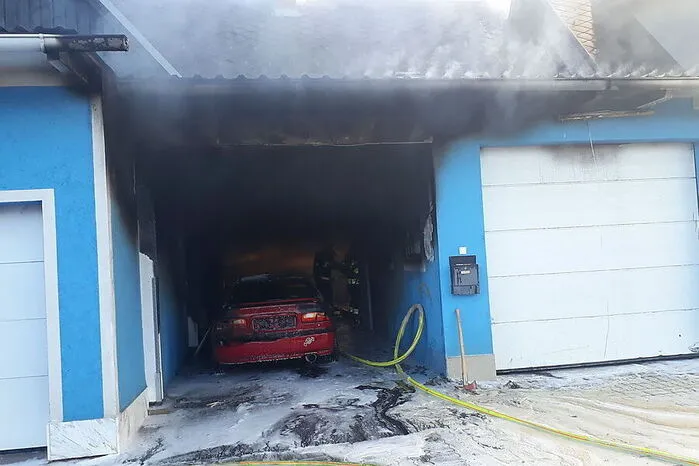 In der Garage nahm der Brand seinen Ausgang