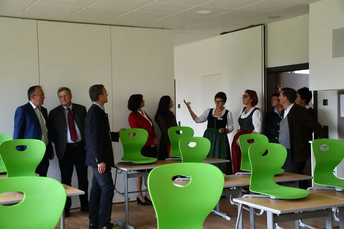 Für die Fusion beider Fachschulen zu einem Bildungszentrum wurde im Laufe des Jahres am Litzlhof zugebaut.