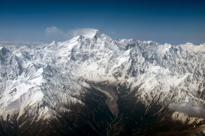 Der Nanga Parbat, 8.125 Meter hoch, ist der westliche Eckpfeiler des Himalaya und wird von den Einheimischen "„König der Berge"“ genannt - – oder auch "„Killer Mountain"“, da er bereits vielen Menschen das Leben gekostet hat.