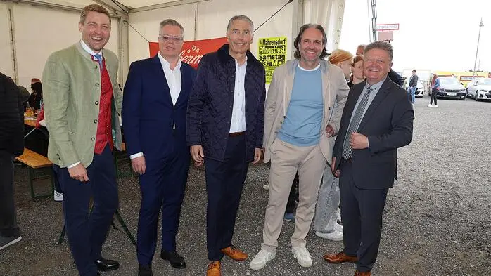 Mit den Unternehmern Lutterschmied, Kalcher, Spiel und Gady sowie dem Bürgermeister wurde der Fehringer Frühlingsmarkt eröffnet