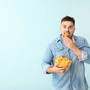 Salz ist für zahlreiche Körperfunktionen wichtig, aber zu viel davon wirkt sich negativ auf unsere Gesundheit aus. 