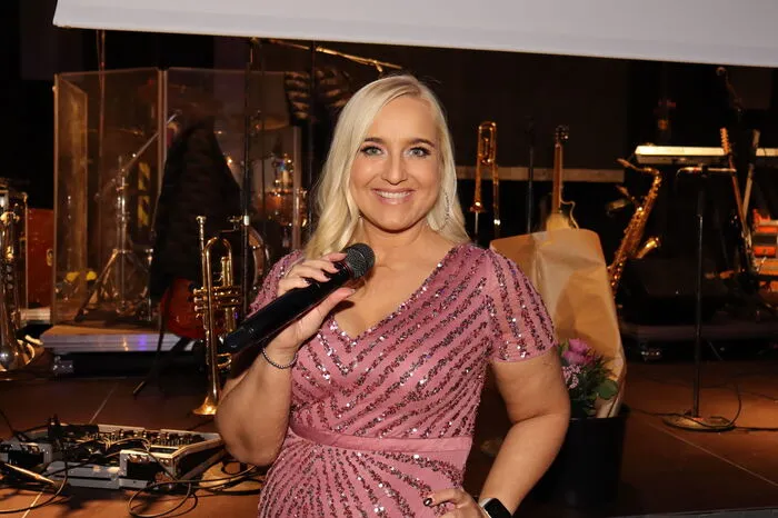 Musikalisch sorgten Schlagerstar Marlena Martinelli (Foto), die „Jungen Paldauer“, Cover4Cover und WM-Sound für beste Stimmung und glühende Sohlen auf den Tanzflächen.