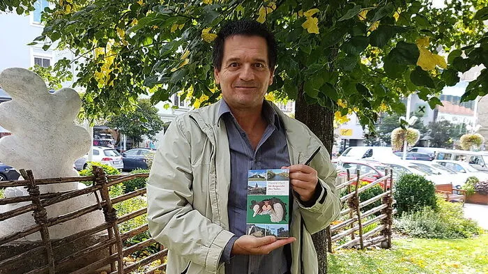 Autor Harald Hartl mit seinem neuesten Werk