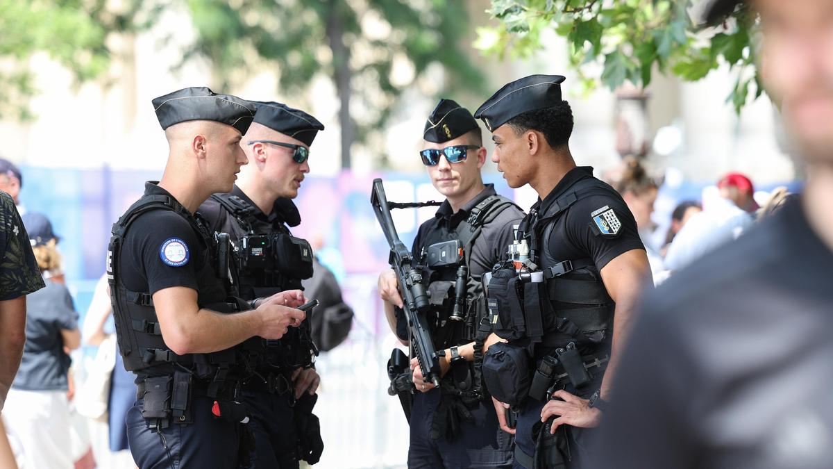 Die Pariser Polizei wartete auf das Bombeneinsatzkommando (Symbolbild)