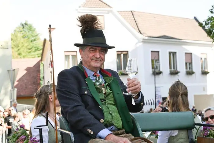 Die Gruppen zogen mit Kutschen, Traktoren und zu Fuß durch Leutschach.