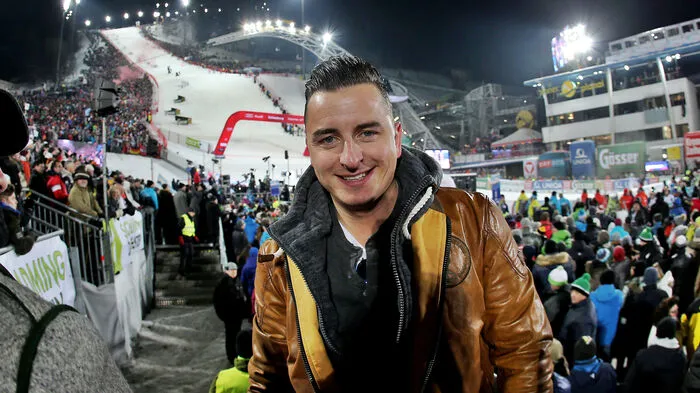 Andreas Gabalier hat sich das Nightrace in Schladming nicht entgehen lassen. Ein Heimspiel, spielt er doch hier im August gleich zwei Mal vor dem wohl ausverkauftem Planai-Stadion.