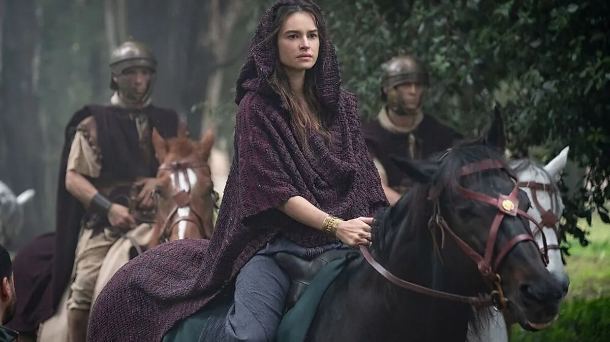 Die polnische Darstellerin Kasia Smutniak spielt die ältere Livia Drusilla.