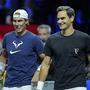 Trainierten am Donnerstag gemeinsam vor 10.000 Zusehern: Rafael Nadal (links) und Roger Federer