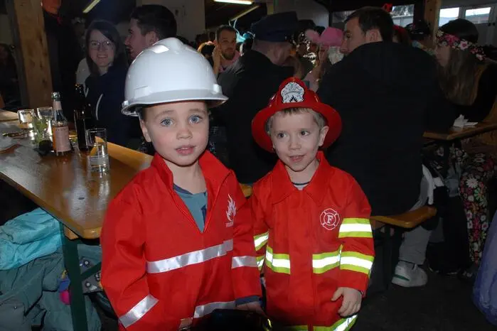 Veranstaltet wurde die Veranstaltung von der Neudorfer Faschingsrunde und der Freiwilligen Feuerwehr (FF) Neudorf/Großpesendorf. Der Erlös wird für einen gemeinnützigen Zweck der Feuerwehr verwendet. 