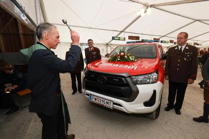 Auch die Pölser Feuerwehr hatte am Jubiläumswochenende Grund zur Freude, erhielt sie doch von der Zellstoff Pöls AG ein neues Fahrzeug.