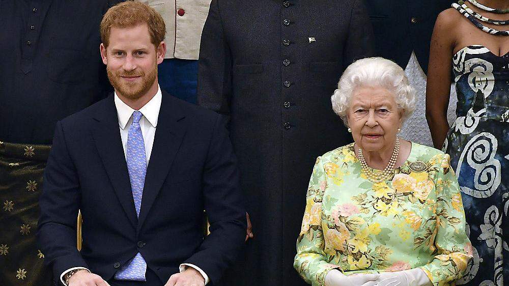 Prinz Harry im Juni 2018 mit seiner Großmutter Königin Elizabeth II.