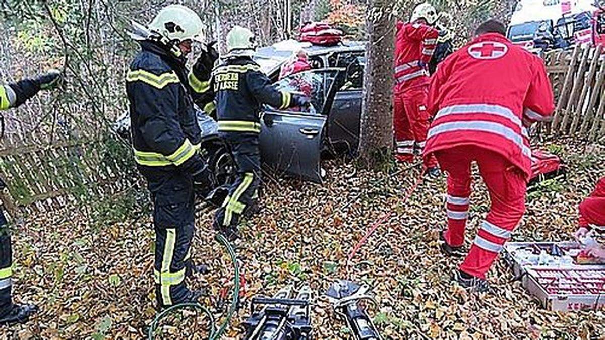 Die Einsatzkräfte bei der Arbeit