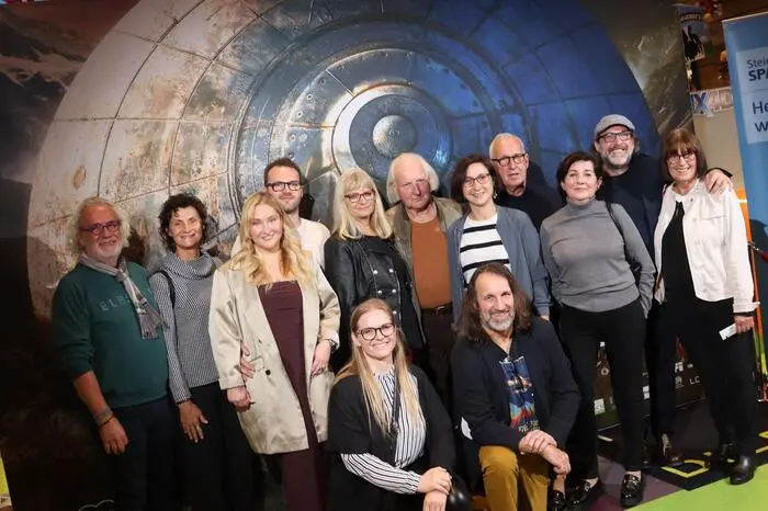 Viele Bekannte, Verwandte, Freunde, Kolleginnen und Kollegen waren zum Filmstart von „The Trail“ nach Gleisdorf gekommen.