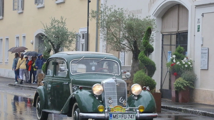 110 Oldtimer kamen nach Bad Radkersburg, wo die erste Raststation war.