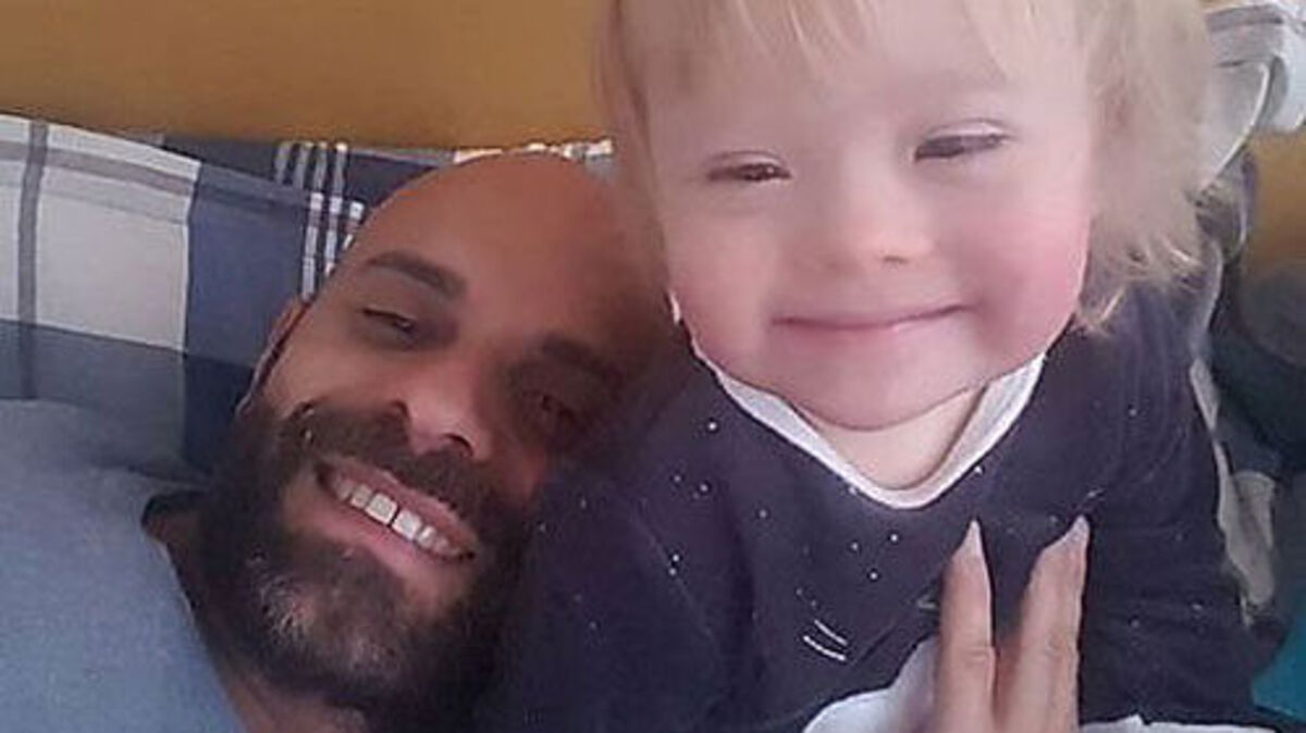 Luca Trapanese mit seiner Adoptiv-Tochter Alba