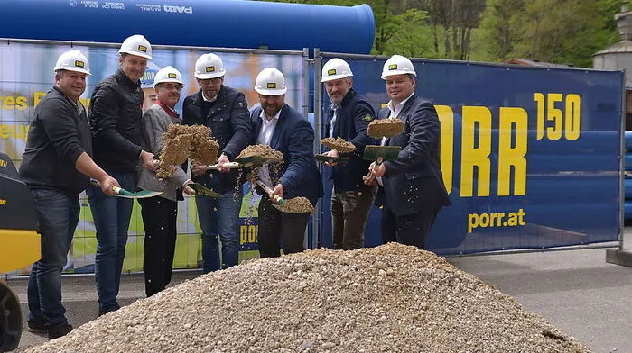 Von links: Kirschner, Hanschitz, Schlagholz, Lichtenegger, Stadtwerke-Chef Dieter Rabensteiner, Uckermann und Porr-Niederlassungsleiter Paul Lamprecht