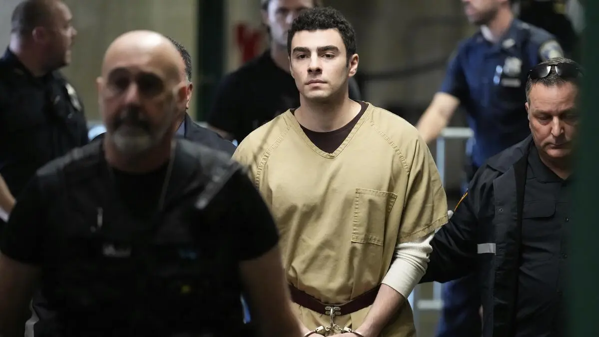 Luigi Mangione am Weg in den Gerichtssaal in New York am Dienstag | Luigi Mangione am Weg in den Gerichtssaal in New York am Dienstag