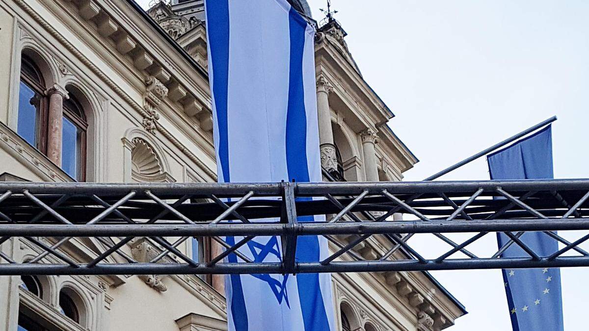 Gerüst erleichterte Zugang zur Israel-Fahne