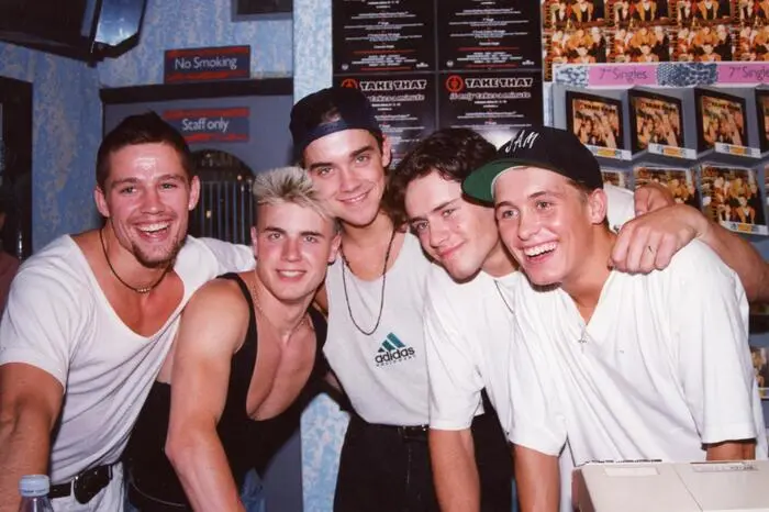Die zu besetzende Boygroup war die spätere Erfolgsband „Take That“, für die Robbie Williams zunächst als Ersatzmann verpflichtet wurde. Schon bald gehörte er jedoch zur Stammbesetzung.