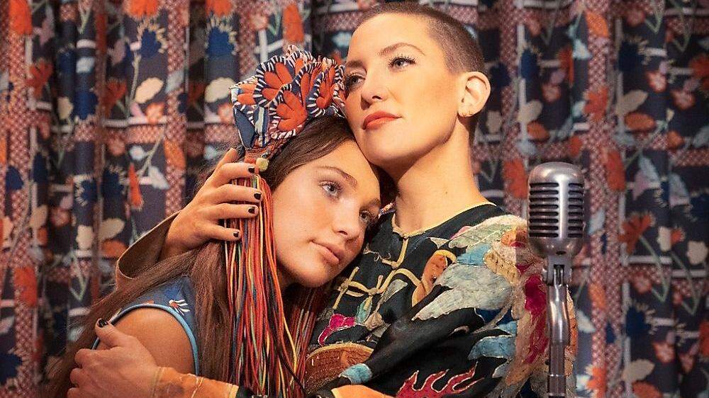Maddie Ziegler und Kate Hudson verkörpern zwei ungleiche Schwestern             in Sias Debüt „Music“ als Regisseurin