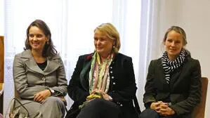Ulrike Haider-Quercia, Claudia Haider und Cornelia Mathis-Haider beim öffentlichen Prozess im Jahr 2015 (Archivfoto) 