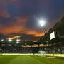ABD0089_20191019 - GRAZ - ÖSTERREICH: ++ THEMBENBILD ++ Abendstimmung während des Sonnenuntergangs über den Dächern der Merkur Arena während der tipico Bundesliga- Begegnung zwischen SK Puntigamer Sturm Graz und Red Bull Salzburg am Samstag, 19. Oktober 2019, in Graz. - FOTO: APA/ERWIN SCHERIAU