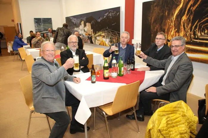 Die Männer absolvierten eine vier Monate dauernde Spezialausbildung im Tunnelforschugszentrum "Zentrum am Berg" der Montanuniversität Leoben.