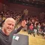 Bernhard Aichner machte ein Selfie von sich und dem Publikum