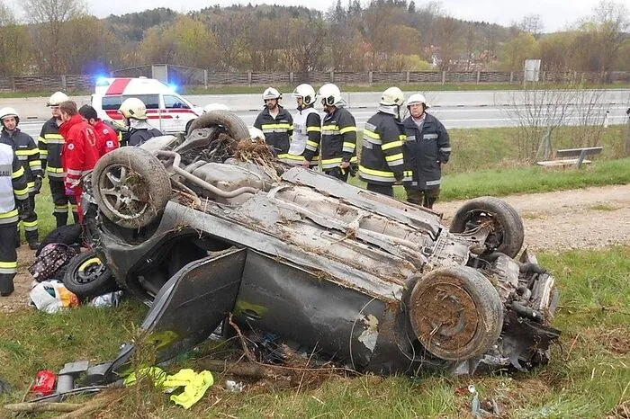 Platz 6: In Sinabelkirchen überschlug sich ein Auto auf der A2. Der Wagen war nicht zum Verkehr zugelassen. Erste Meldungen, dass der Lenker geflüchtet sei, dementierte die Polizei. Mehr dazu.