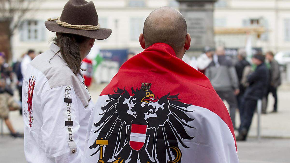 Das jüngste Aufeinandertreffen zwischen Rechts und Links gab es bei der Pegida-Demo im März