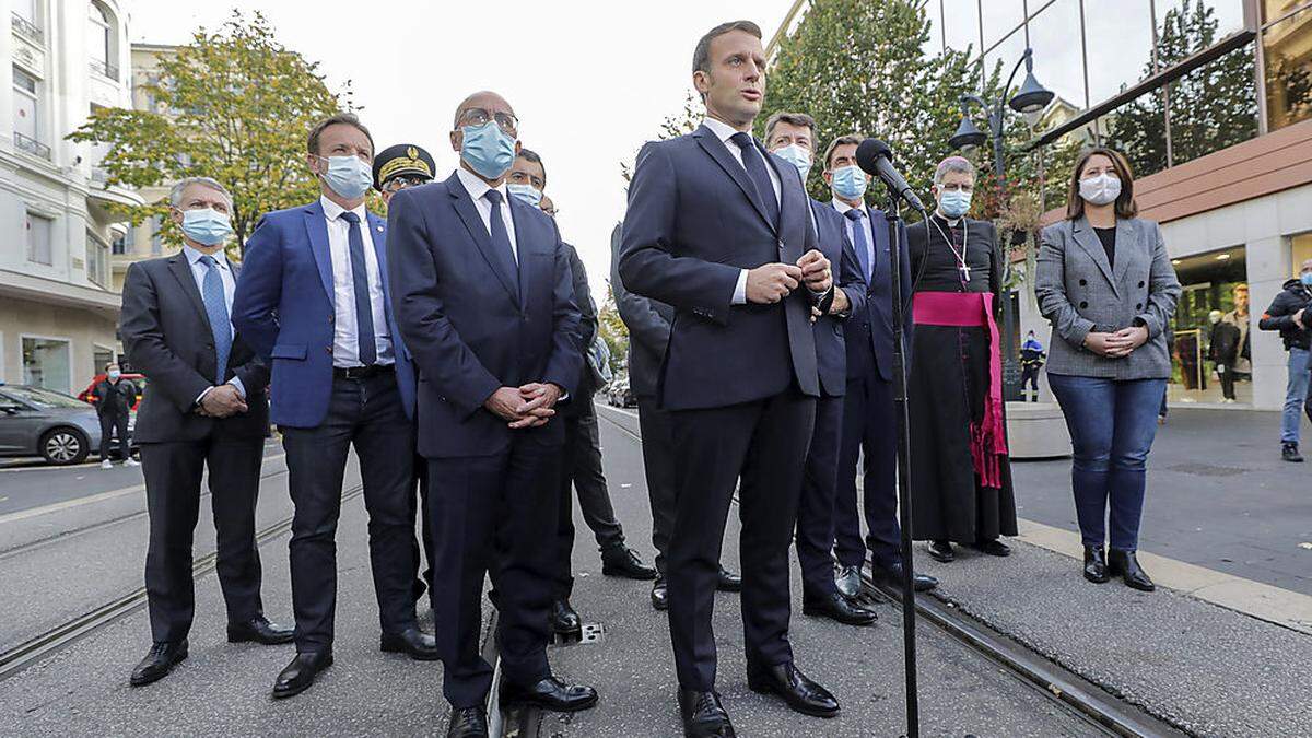 Macron war nach dem Anschlag in Begleitung von Ministern nach Nizza gereist