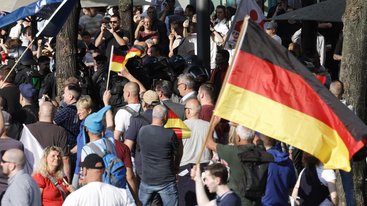 Deutschland ringt mit Rechts, Islamismus, Migration