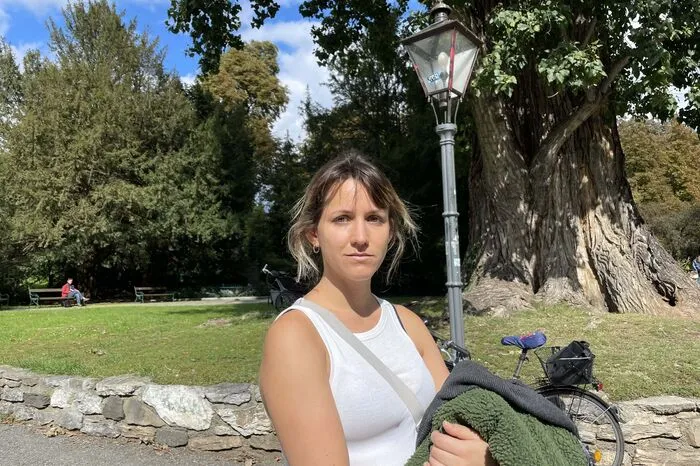 Tina (32): "Ich finde Kahr super, vor allem was das leistbare Wohnen betrifft. Eine kommunistische Partei würde nicht in jeder Stadt funktionieren, hier liegt es an Elke Kahr persönlich, dass sie so beliebt sind."