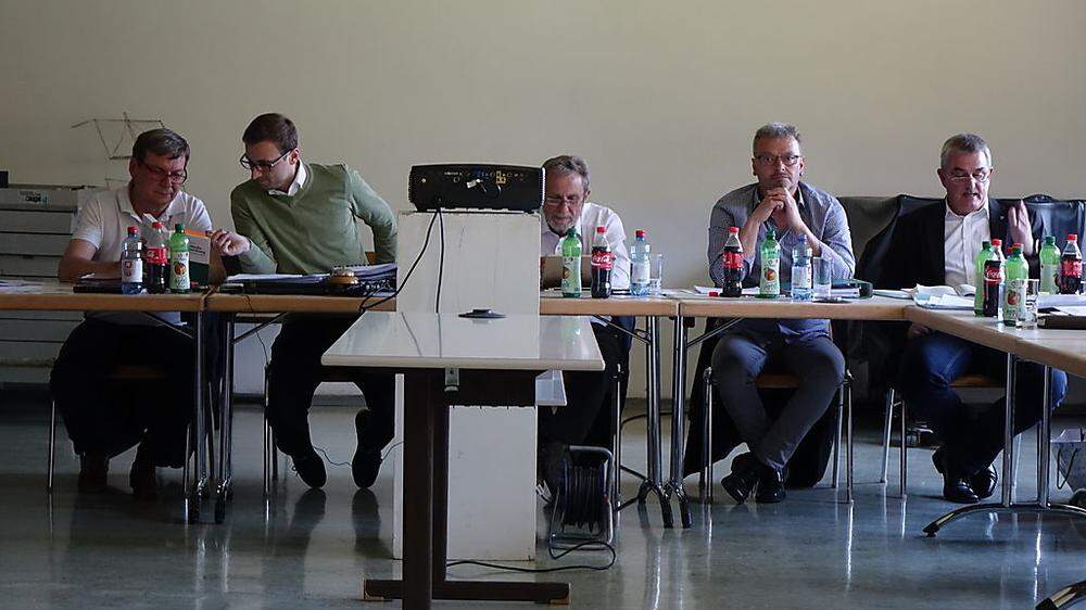 Amtsleiter Wolfgang Putsche, Jochen Jance, Vize Hannes Koudelka, Rudolf Ebner und Vize Ernst Ebner (v. l.)