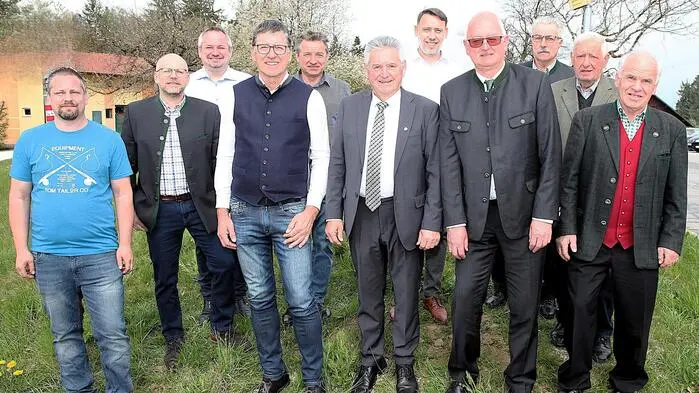 Der Ausschuss der Wassergenossenschaft Stierhämmer mit Obmann Josef Niggas
