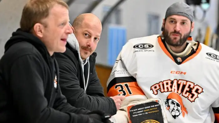 Headcoach USC Velden Sivec Alexander, #31Schmarl Markus, EC Hornets Spittal vs. USC Piraten Velden 18.2.2024, EC Hornets Spittal vs. USC Piraten Velden 18.2.2024 am 18.02.2024 in Spittal an der Drau (Eissportzentrum Spittal), Austria, (Photo by Bernd Stefan)
