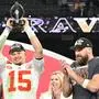 Kansas City Chiefs quarterback Patrick Mahomes raises the Lamar Hunt trophy as tight end Travis Kelce R applauds after the Chiefs defeated the Baltimore Ravens 17-10 to win the 2024 AFC Championship game at M&T Bank Stadium in Baltimore, Maryland on Sunday, January 28, 2024. The Chiefs go on to play the NFC Champions in Super Bowl LVIII on February 11. PUBLICATIONxINxGERxSUIxAUTxHUNxONLY BAL20240128683 DAVIDxTULIS