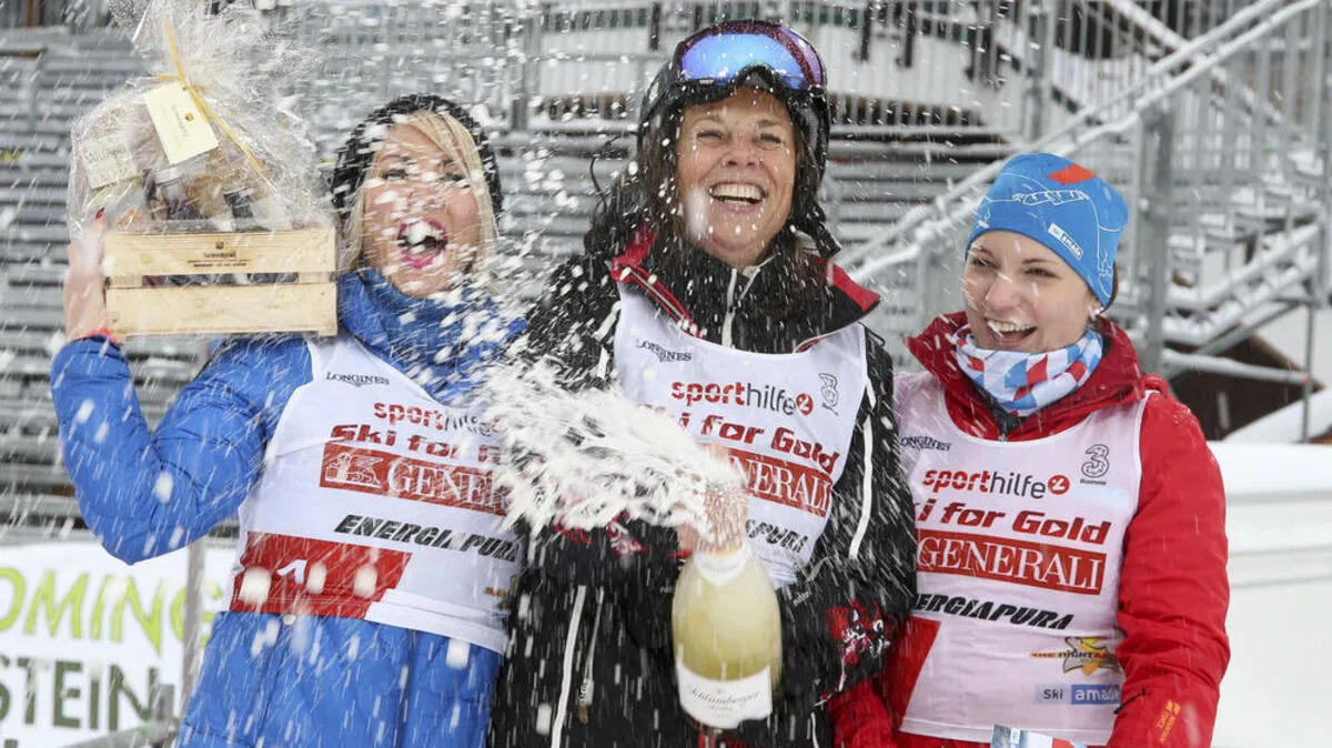 Siegerinnen in der Gleichmäßigkeit und im Sekt-Spritzen: Vera Russwurm, Heather Mills, Carina Stelzer