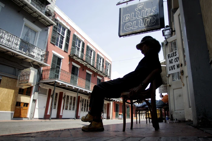 New Orleans: Der Film „Der seltsame Fall des Benjamin Button” führte die Jolie-Pitts 2006 nach New Orleans, wo sie sich ein Stadthaus aus den 1830ern kauften. Allerdings ist das Haus des Hollywood-Paares im angesagten French Quarter, der Altstadt von New Orleans, bereits seit 2015 wieder auf dem Markt. New Orleans ist bekannt als „Wiege des Jazz“ und lockt mit der kreolischen Küche und Musikfestivals jährlich tausende Besucher nach  Louisiana. Übernachten können Gäste der Stadt zum Beispiel im Hampton Inn and Suites New Orleans Downtown. Wer die Südstaaten der USA noch weiter erkunden möchte, sollte gleich einen Roadtrip planen und Stopps in Atlanta, Nashville und Memphis einlegen.https://www.secretescapes.de/suedstaaten-mietwagen-rundreise-sheraton-atlanta-hotel-atlanta-usa/sale