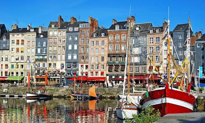 Das pittoreske Honfleur: Eines der 100 schönsten Dörfer Frankreichs