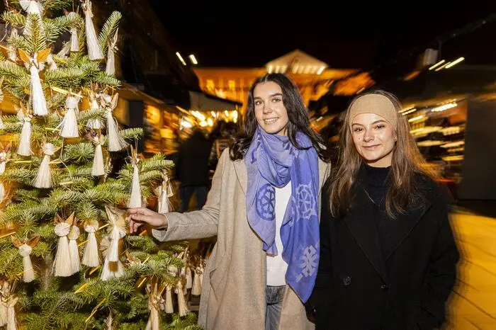 Mehr als 50 Standler sorgen für ein vielfältiges Angebot und einen einladenden Weihnachtsbummel.