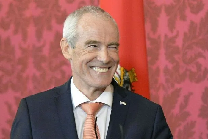 "Der gehört ja erschossen, wenn er das zu mir sagt!" – Kurzzeitinnenminister und Ex-OGH-Präsident Eckart Ratz wäre bei Politikern, die Einfluss auf Verfahren der Justiz nehmen wollen, besonders streng
